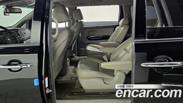 Kia Canival 2017 — photo 11