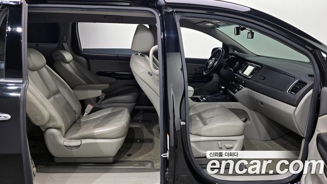 Kia Canival 2017 — photo 12