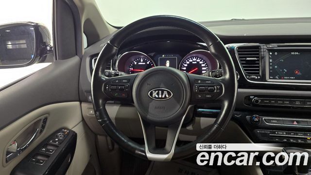 Kia Canival 2017 — photo 14