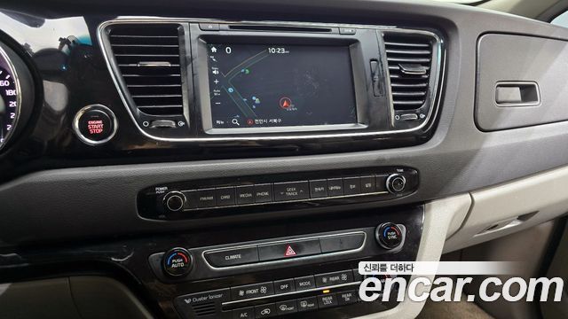 Kia Canival 2017 — photo 16