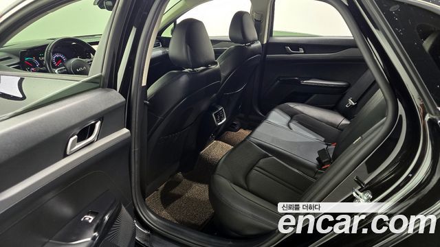 Kia K5 2023 — photo 11