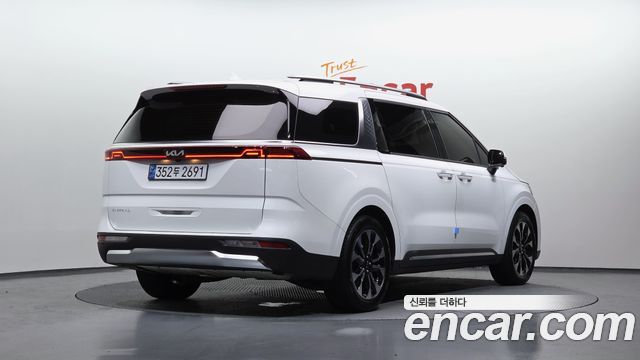 Kia Canival 2021 — photo 2