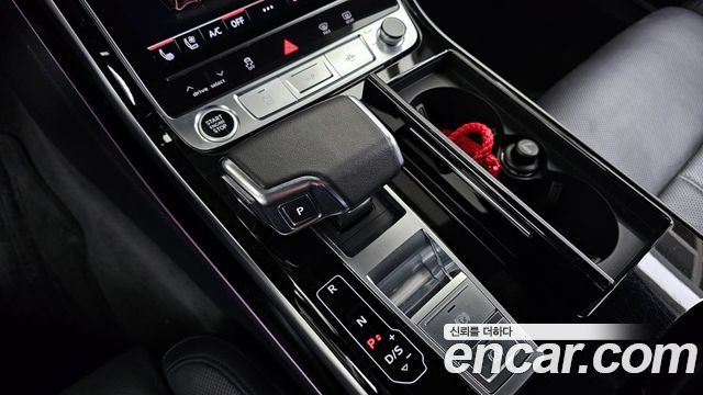 Audi A8 2021 — photo 9