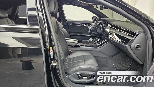 Audi A8 2021 — photo 11