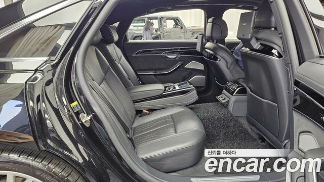 Audi A8 2021 — photo 12