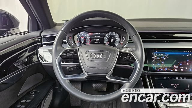 Audi A8 2021 — photo 13