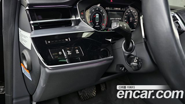 Audi A8 2021 — photo 16