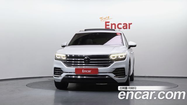 Volkswagen Touareg 2023 — photo 3