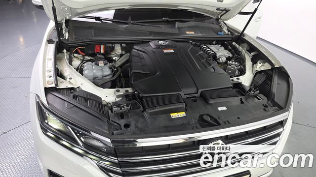 Volkswagen Touareg 2023 — photo 6