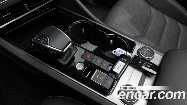 Volkswagen Touareg 2023 — photo 9