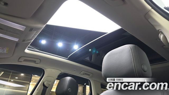 Volkswagen Touareg 2023 — photo 19