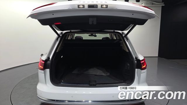 Volkswagen Touareg 2023 — photo 20