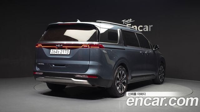 Kia Canival 2022 — photo 2
