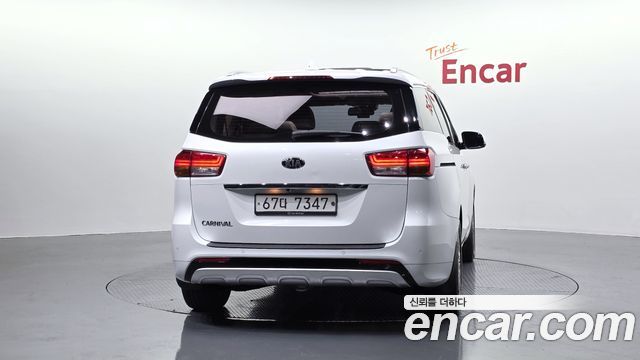 Kia Canival 2018 — photo 4