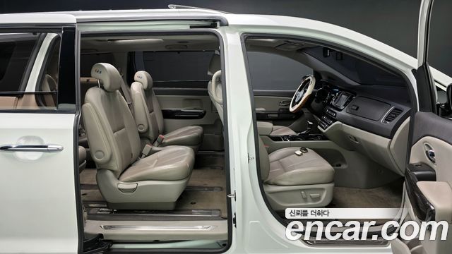 Kia Canival 2018 — photo 10