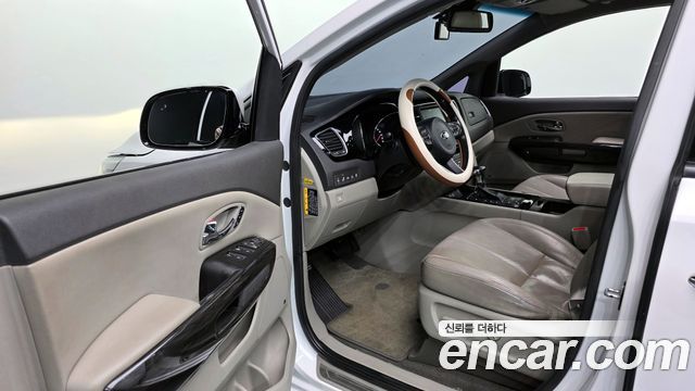 Kia Canival 2018 — photo 11