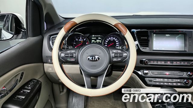 Kia Canival 2018 — photo 13