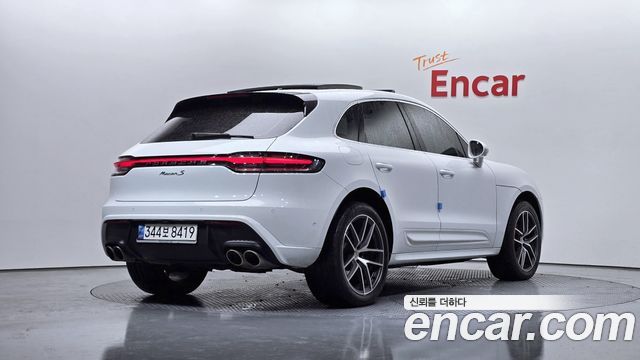 Porsche Macan 2022 — photo 2
