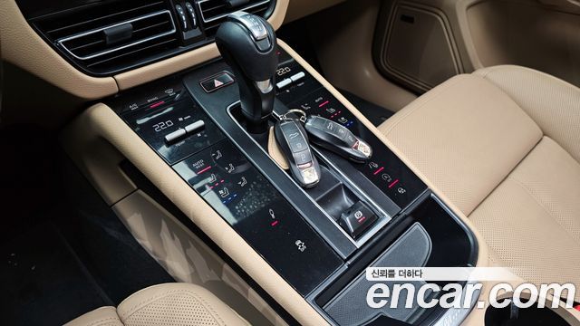 Porsche Macan 2022 — photo 9