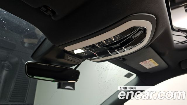 Porsche Macan 2022 — photo 16