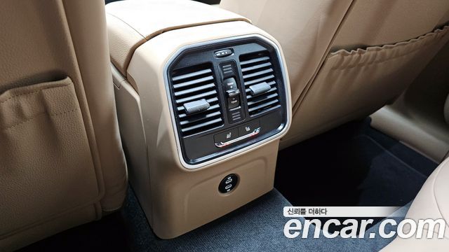 Porsche Macan 2022 — photo 17