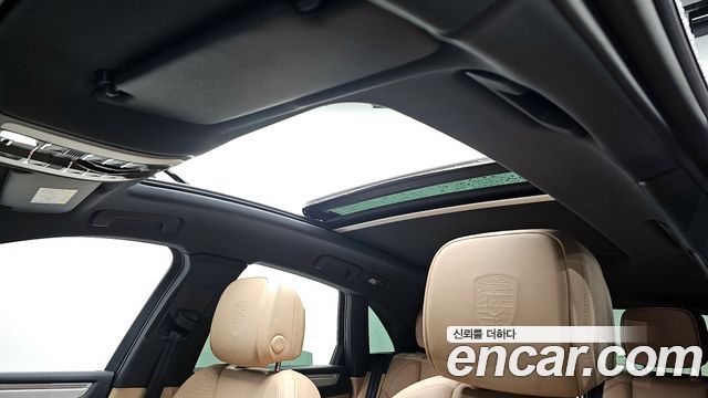 Porsche Macan 2022 — photo 19
