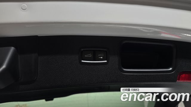 Porsche Macan 2022 — photo 20
