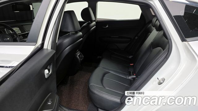 Kia K5 2018 — photo 20