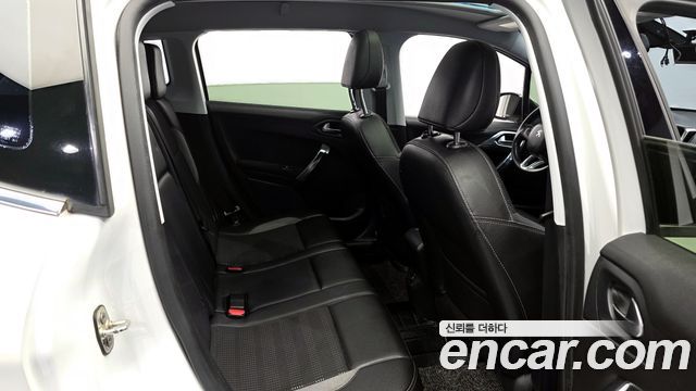 Peugeot 2008 2015 — photo 12
