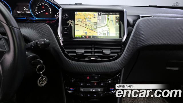 Peugeot 2008 2015 — photo 14