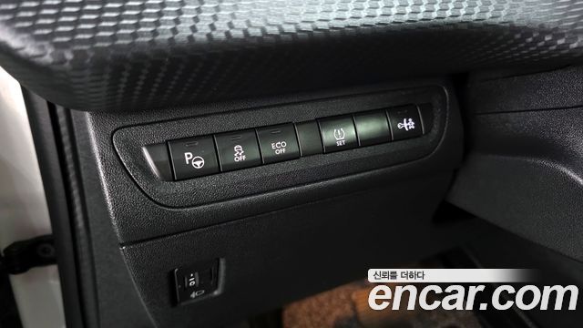 Peugeot 2008 2015 — photo 18