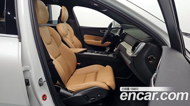 Volvo XC60 2018 — photo 10