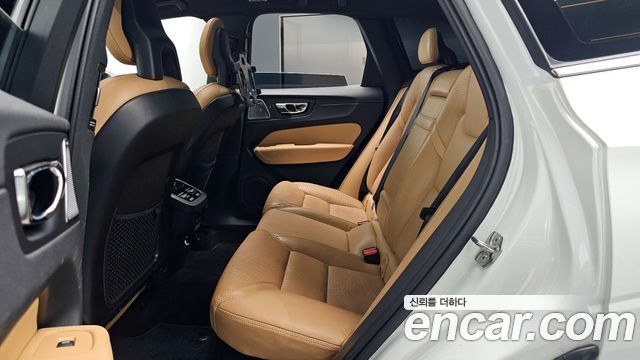 Volvo XC60 2018 — photo 12