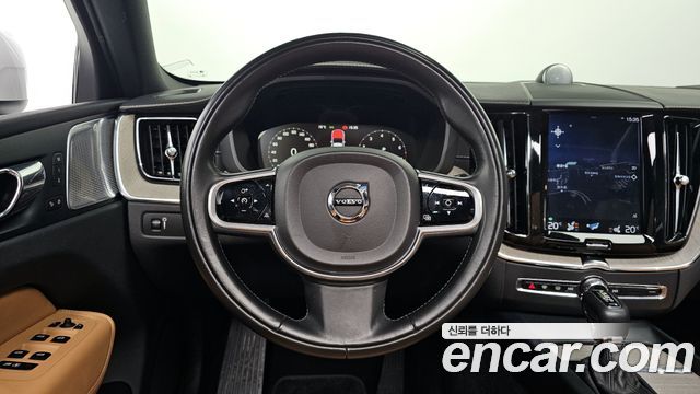 Volvo XC60 2018 — photo 13