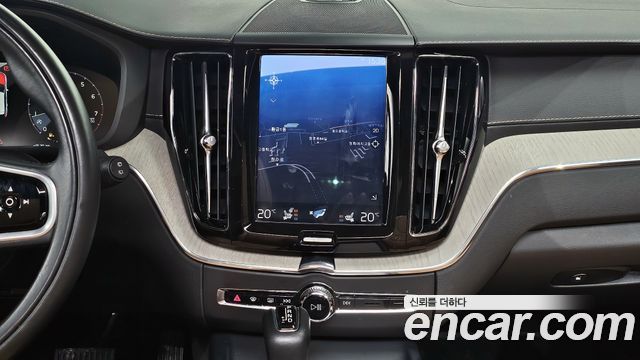 Volvo XC60 2018 — photo 14