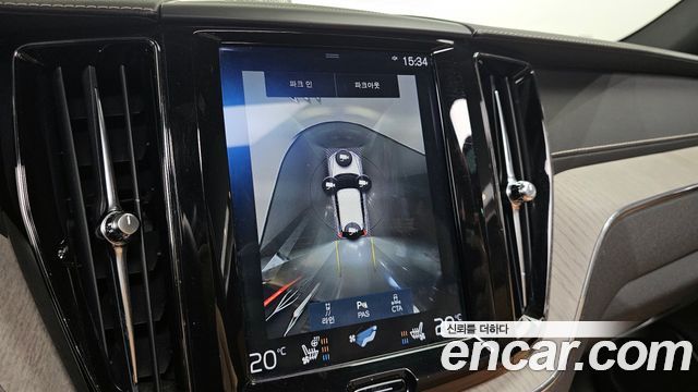 Volvo XC60 2018 — photo 15