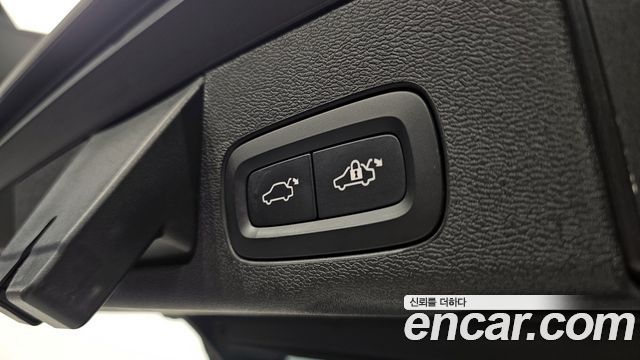 Volvo XC60 2018 — photo 18