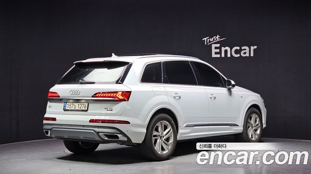 Audi Q7 2021 — photo 2