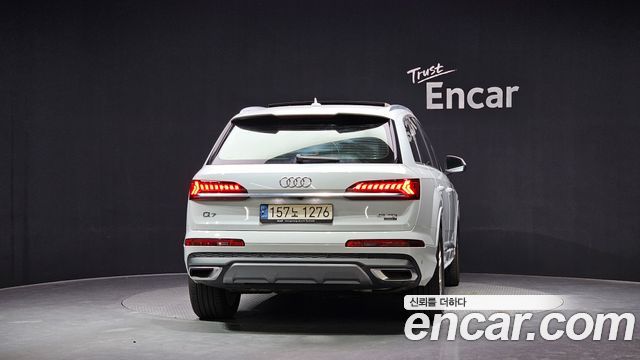 Audi Q7 2021 — photo 4