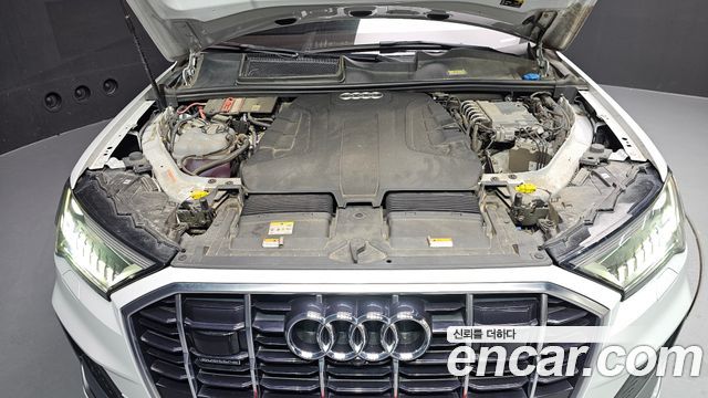 Audi Q7 2021 — photo 6