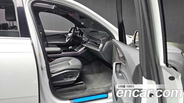 Audi Q7 2021 — photo 11