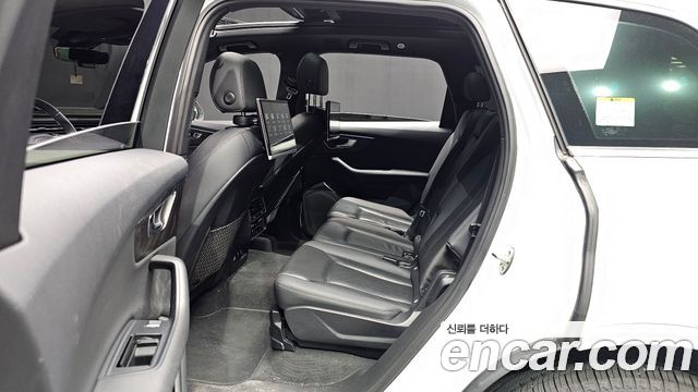 Audi Q7 2021 — photo 12