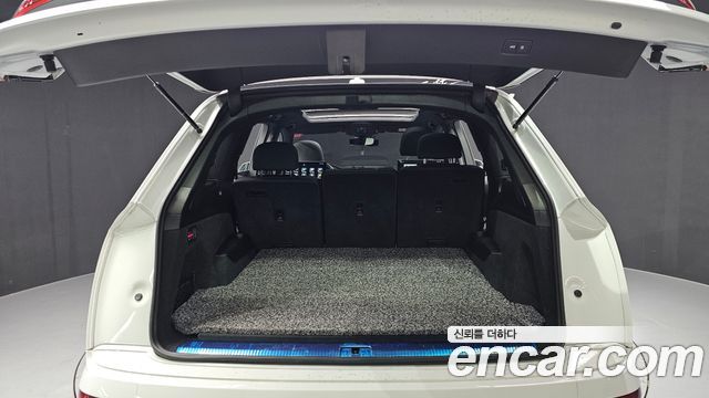 Audi Q7 2021 — photo 20