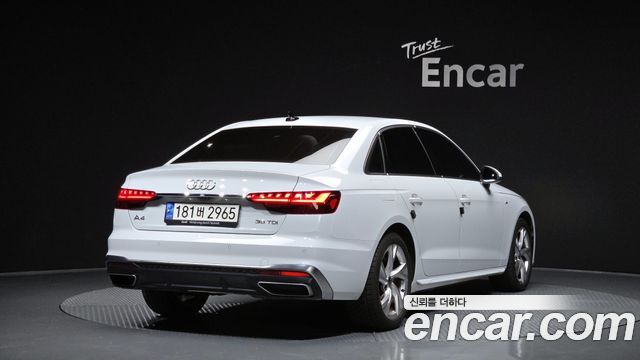 Audi A4 2022 — photo 2