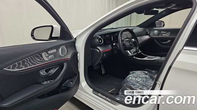 Mercedes-Benz E-Class 2021 — photo 10