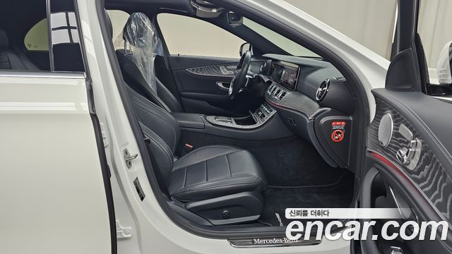 Mercedes-Benz E-Class 2021 — photo 11