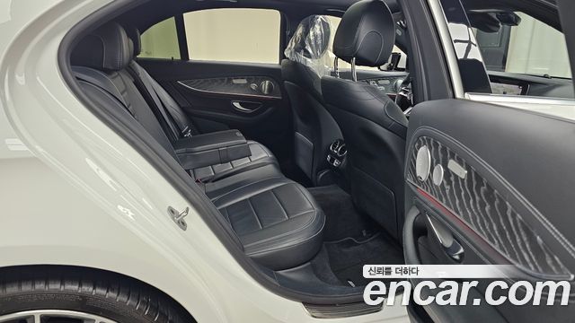 Mercedes-Benz E-Class 2021 — photo 12