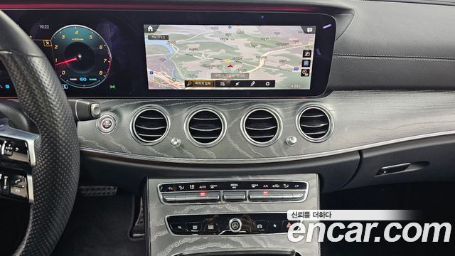 Mercedes-Benz E-Class 2021 — photo 15