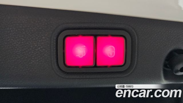 Mercedes-Benz E-Class 2021 — photo 20