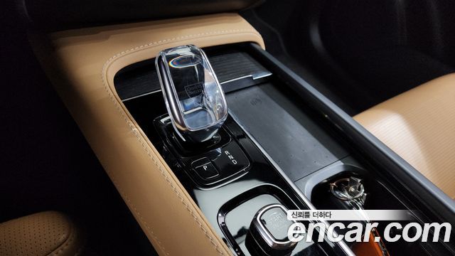 Volvo XC90 2022 — photo 9